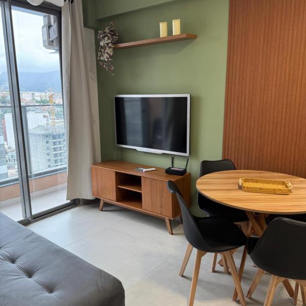 Apartamento novo e equipado, 2 Quartos com ar, Fácil acesso rodoviária e aeroporto, Região central do Rio