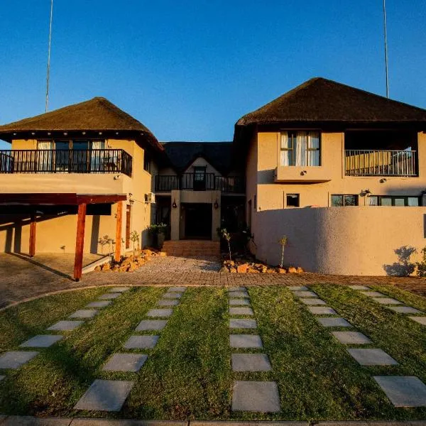 Weavers Nest Guesthouse، فندق في موديمول