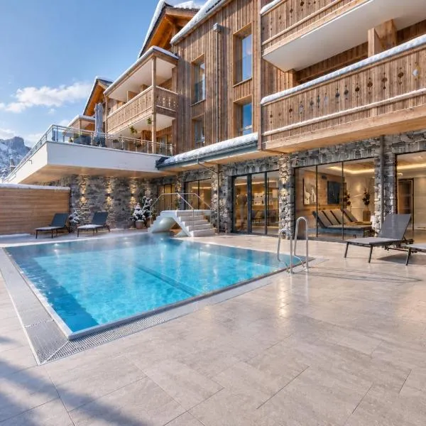 Mountain Hotel LUIS - superior Suites & Penthouses, хотел в Капрун