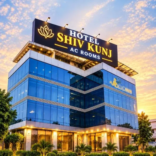 Hotel New Shiv Kunj, хотел в Вадодара