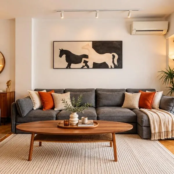 Bright and breezy by the sea, hotel em Atenas