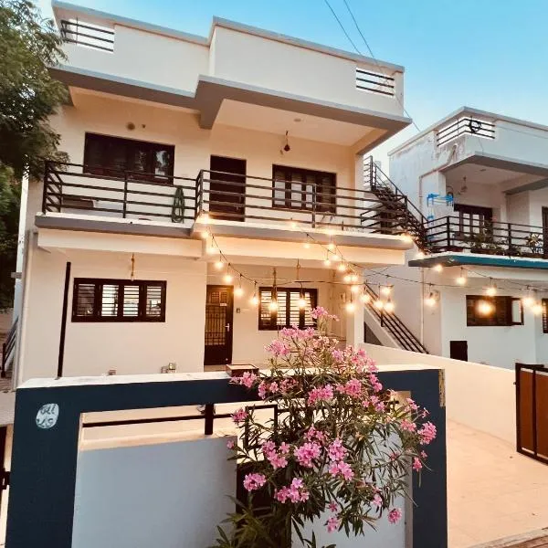 Nisarg Homestay with Kitchen Dinning, hotel 