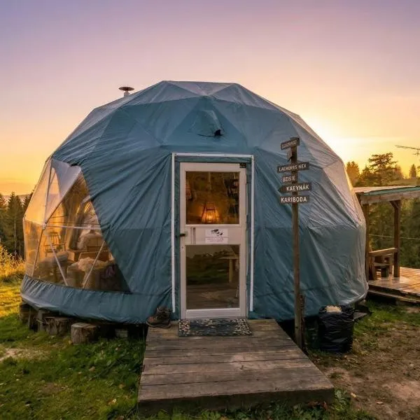 Wild Glamping Liptov، فندق في Liptovský Ondrej