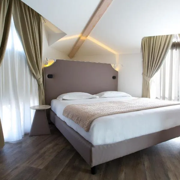 Hotel Al Campanile - Luxury Suites & Apartments、バヴェーノのホテル