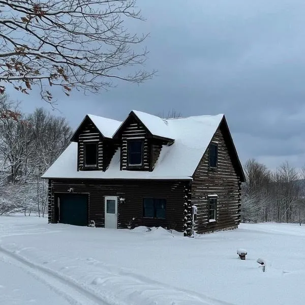 Secluded Deep Creek Lake & Wisp Ski Hot Tub, ξενοδοχείο σε Accident