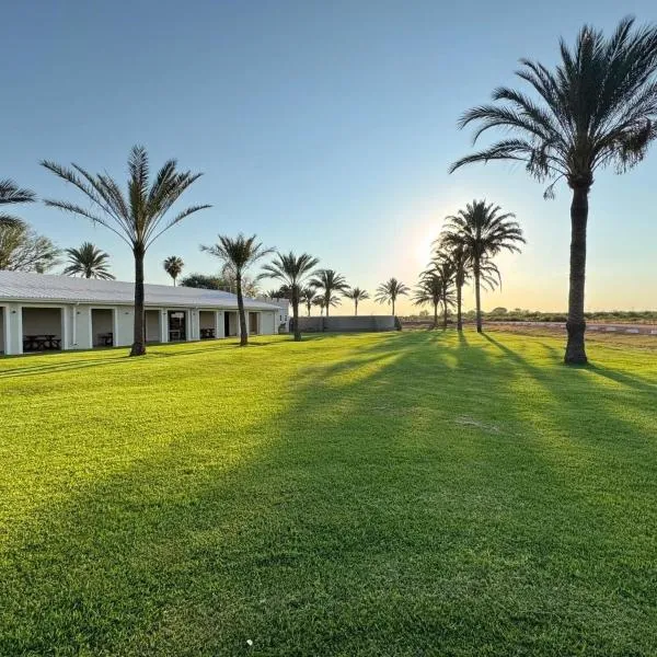 Flying Ostrich Guesthouse & Palmrest Farmstall, hotel in Mariental