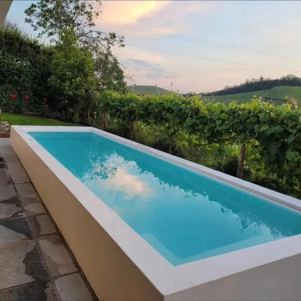 Villa Laura AGRITURISMO & WINE RESORT, hotel em Castellinaldo