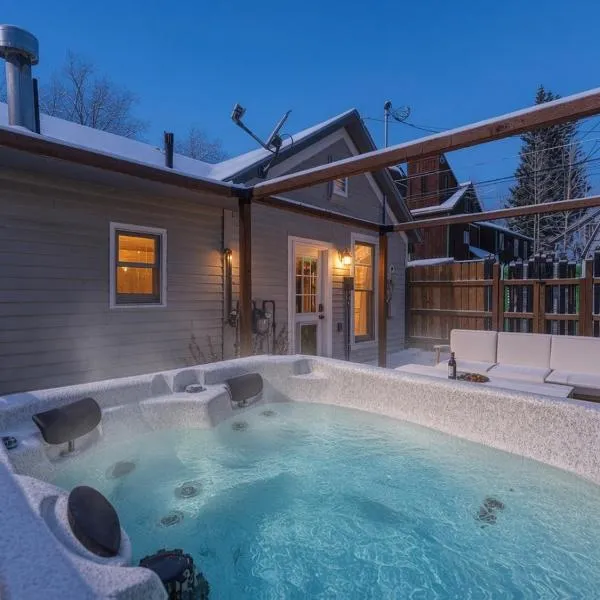 Stylish 1BR Airbnb in Leadville with Mountain Views - Near Skiing - Pets okay, ξενοδοχείο σε Leadville