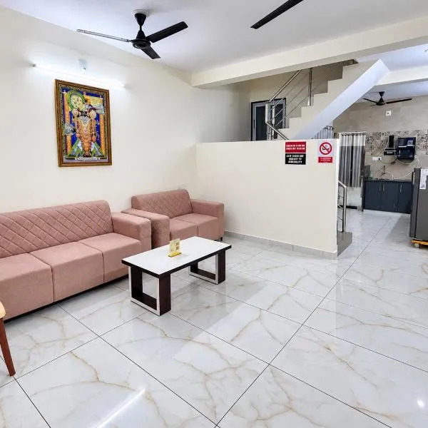 Shiv HomeStay - Peaceful & Comfort Stay Nr Dwarka, hotell i Warwāla