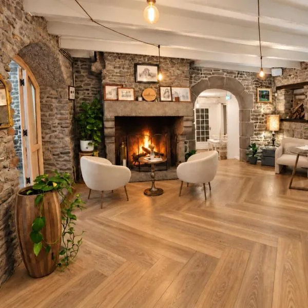 Demeures & Châteaux - Hôtel de la porte Saint-Malo - DINAN – hotel w mieście Dinan