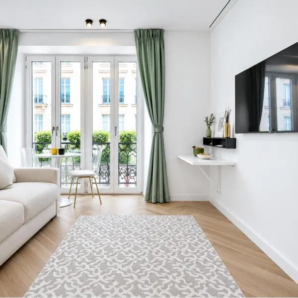 B and G San Babila- Luxury in the heart of Milano - Design district、ミラノのホテル