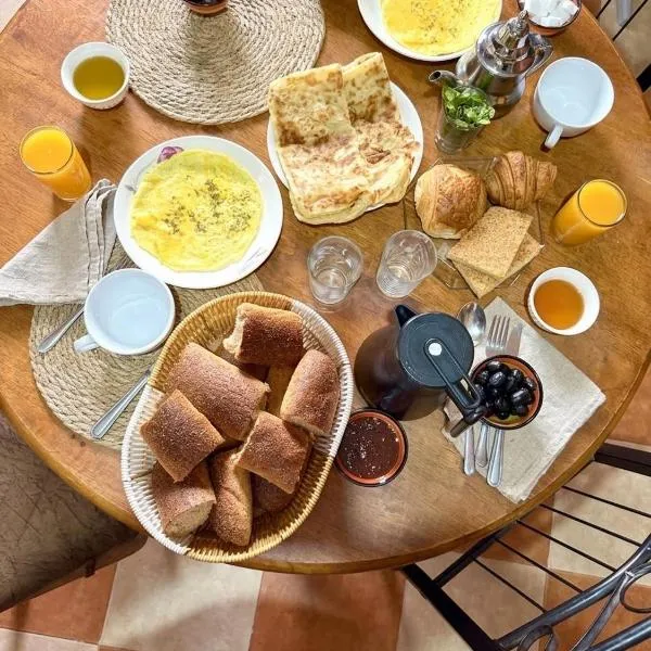 Cozy Guest House 2 AC Rooms & Motorcycle Garage, hotel in Er Rachidia