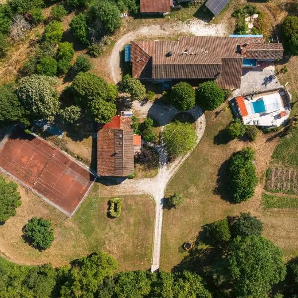 Domaine de Fontsauzine - gîtes et chambre d'hôtes, готель у місті Genouillé