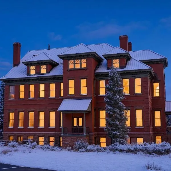 Beautiful Mountain Views in Iconic Building, khách sạn ở Leadville