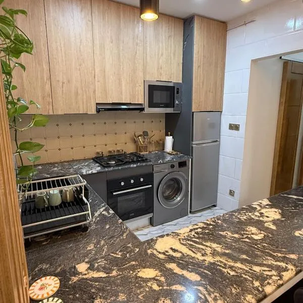 Modern haven with neat decor and a warm atmosphere, hotel en Annaba