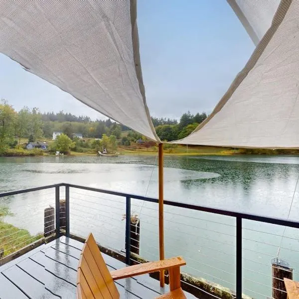 Cedrona Cove Cottage, hotel v mestu Fox Island