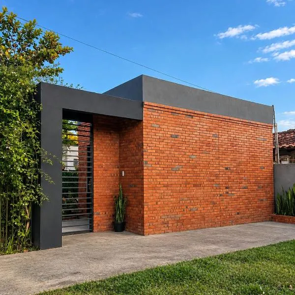 Habitación con patio privado a 5 min del Aeropuerto - SKYHOME I, viešbutis mieste Luque