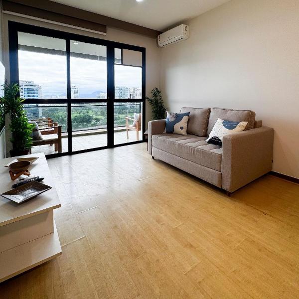 Feet in the sand with a king bed and balcony with - Foto 5