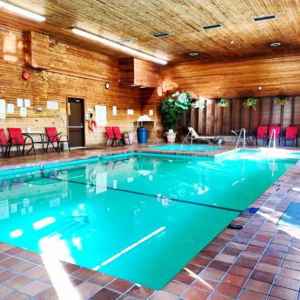 Ramada by Wyndham Kelowna Hotel & Conference Center- Pool, Hot Tub, and Restaurant โรงแรมในเคโลว์นา