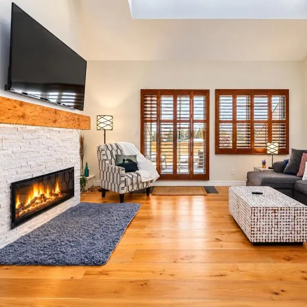 Stunning Townhouse - 3 BDRM Blue Mountain Village Sauna!, Hotel in Blue Mountains