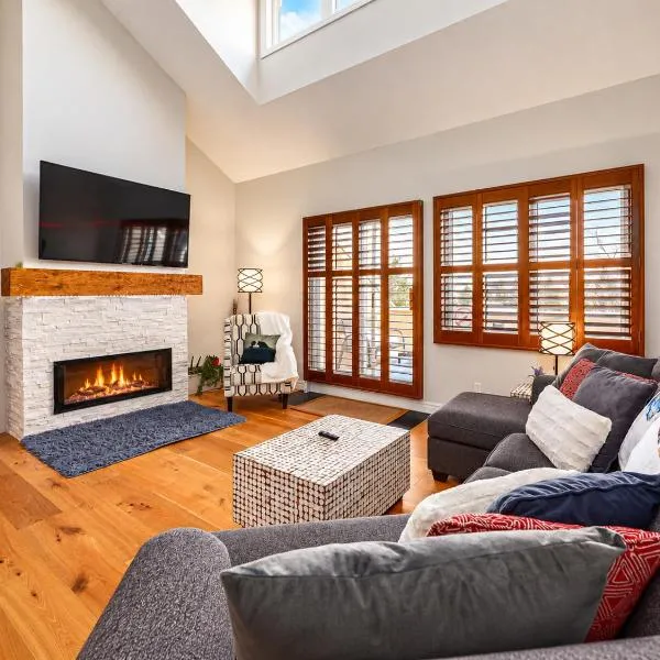 Stunning Townhouse - 3 BDRM Blue Mountain Village Sauna!, hotel sa Blue Mountains