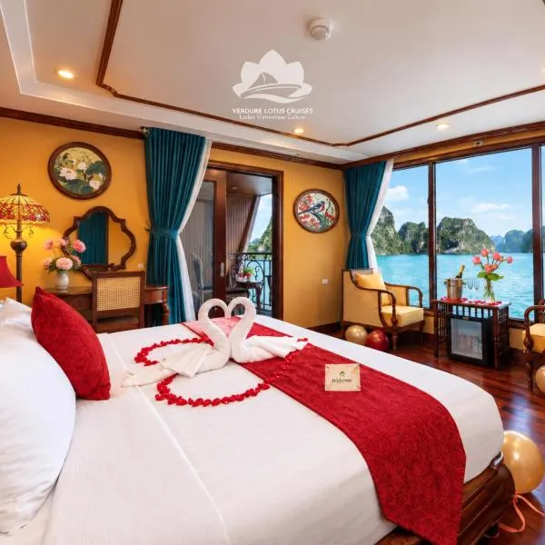Verdure Lotus Grandeur Cruise on Ha Long Bay, hotel en Ha Long