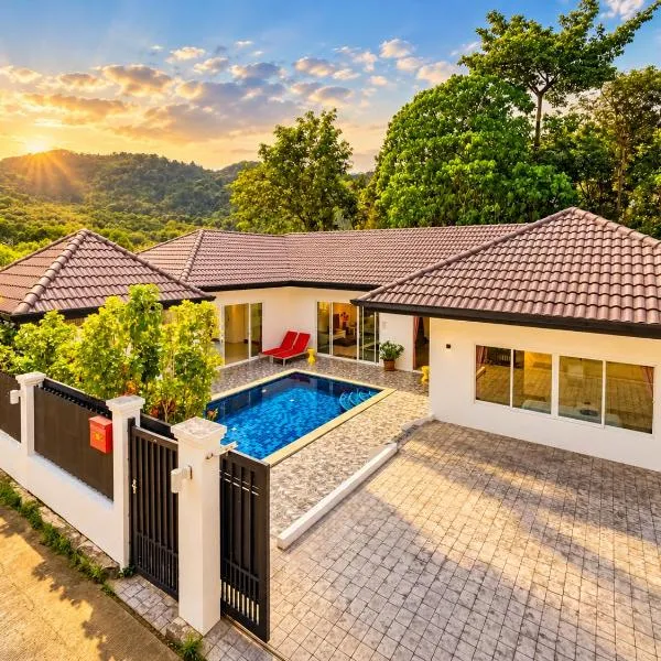 Chalong - 4 Bedroom Private Pool Villa - Phuket, מלון בצ'אלונג