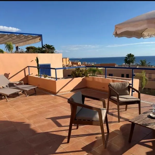 Seaview Apartment with Big Terrace Pool and Garage Mojacar Playa, מלון במוחקאר