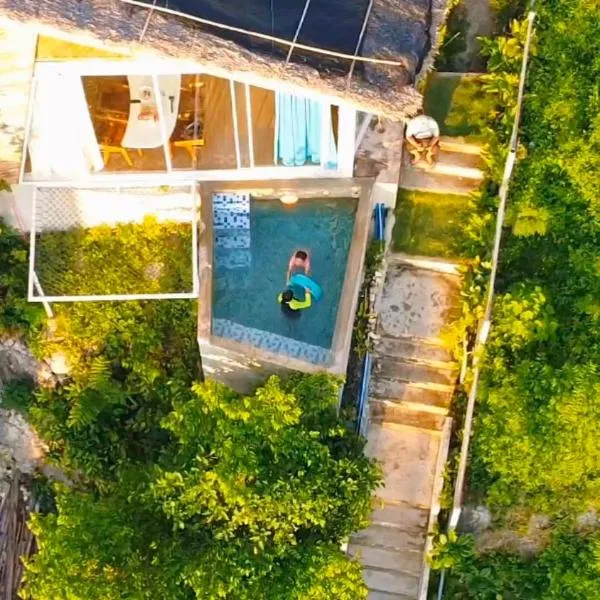Beachfront Villa with Private Pool on 1,5 km Lambug Beach, Kawasan Falls 10 Min, Badian Moalboal - The Verge Cebu,位于巴迪安的酒店