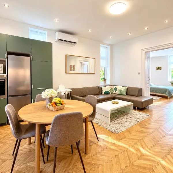 Central 13 Apartment, hotel in Győr
