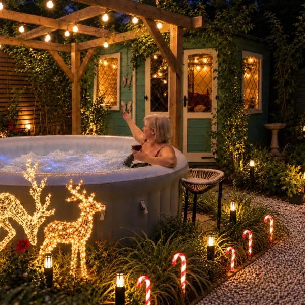 Cosy Garden Accommodation, Private Hot Tub & Four Poster Bed, hotelli Yorkissa