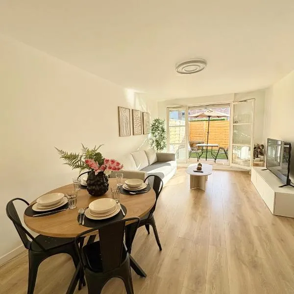Le Sully Terrasse - Parking privé - 5min Gare RER, hotel din Evry-Courcouronnes
