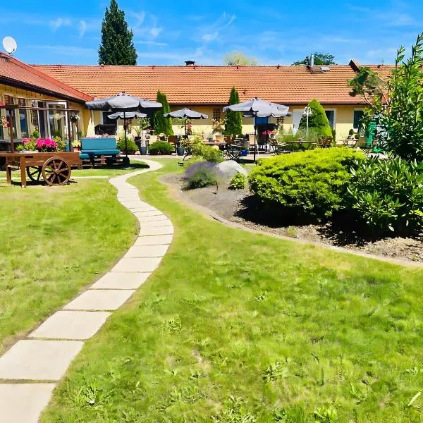 Hotel Pommerscher Hof, hotel din Zinnowitz