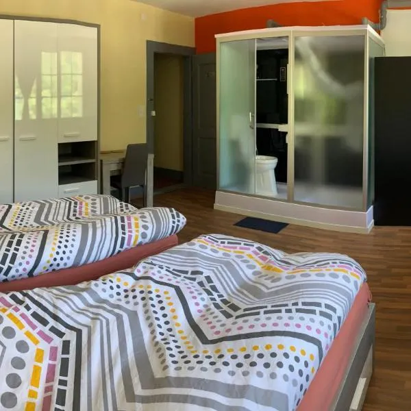 Chambre Equipè à louer, hótel í Courrendlin