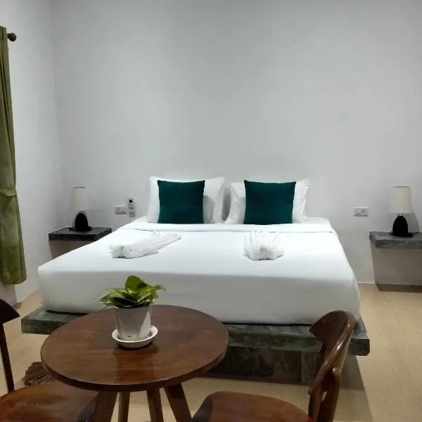 Tum Mai Kaew Lanta Resort, hotel in Ko Lanta