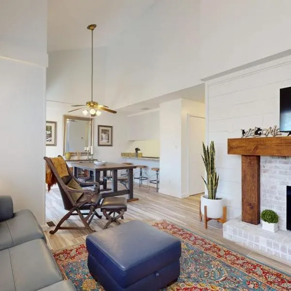 Whispering Woods Retreat, hotel em Sapphire