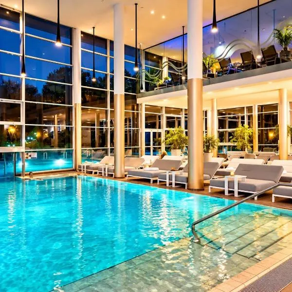 AMADEUS SUITEN Bad Waltersdorf - Whirlpool-Suite oder Design-Suite - Bademantelgang - Wellness am An- und Abreisetag ganztägig inklusive - ADULTS ONLY, khách sạn ở Bad Waltersdorf