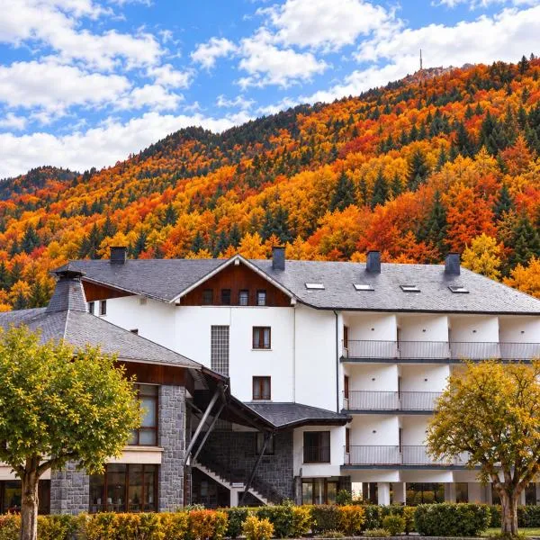 Hotel y Apartamentos SNÖ Isaba, hotel em Isaba