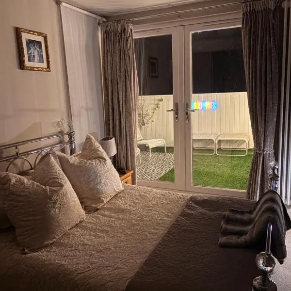 Moss Retreat Semi rural house with balcony and beautiful views Nr to Nantwich, hôtel à Wybunbury