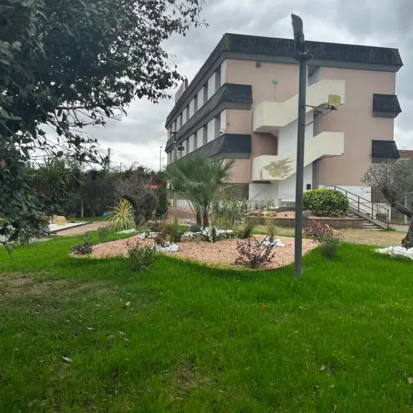 Hotel Vernon، فندق في Saint-Marcel
