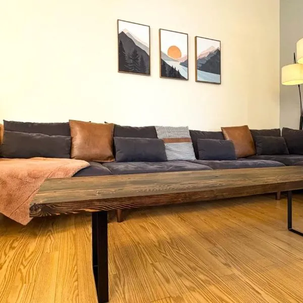 The Neighbourhood Expansive loft free parking, hotel en Kingston