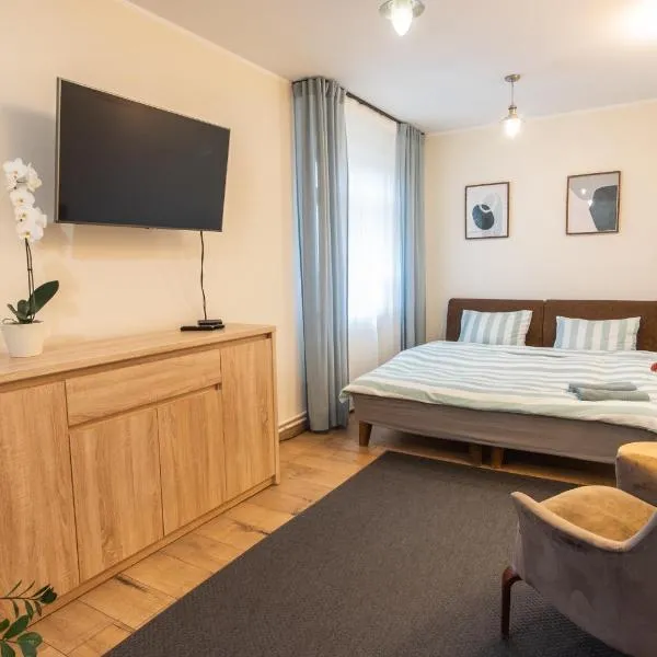 Guest house in Dobele city center- Pilsētas Māja, hotel in Dobele