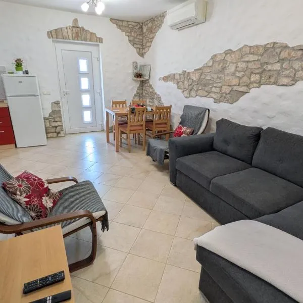 Ema & Marta apartment, ξενοδοχείο σε Babići