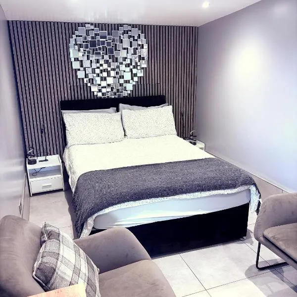 Garden Studio - Private, Modern 5 Mins to Airport, Station & Town Centre, Free Parking & Late Check-in, hotell i Luton