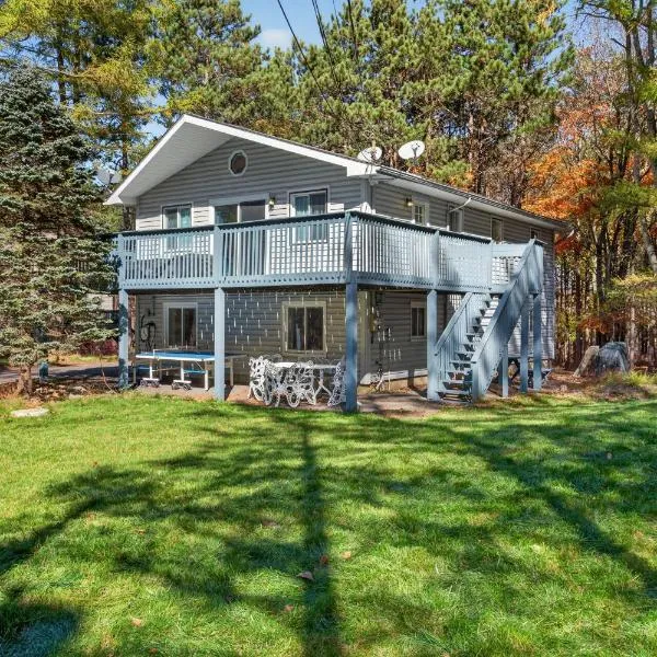 Evergreen Escapes 4 BR with Game Room, Firepit near Kalahari and Camelback, hotel din Long Pond