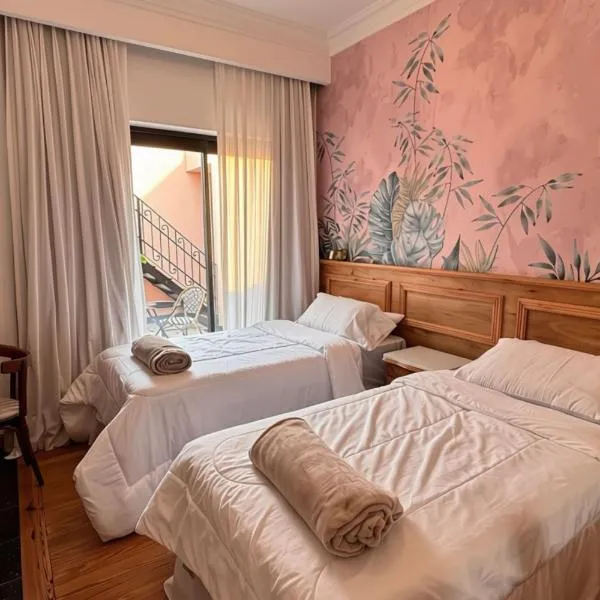 Le Flâneur Boutique Hotel, хотел в Пергамино