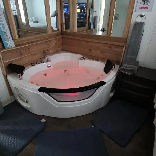 Hot Tub 5 beds, hotell i Moorhead