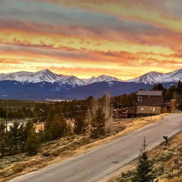 The Hilltop Haven 2bd Suite and Pet Friendly, hotel v destinácii Leadville