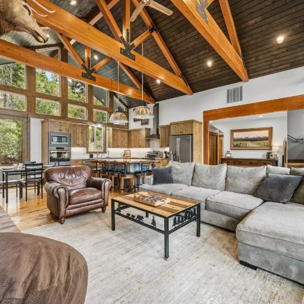 'Chelan Mountain Retreat' Chalet w/ Fire Pit!, hotel em Chelan