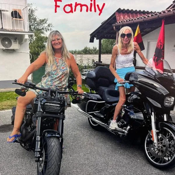 Family, hotel in Envie